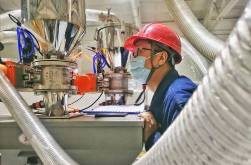 甘肅首條熔噴布生產線產品順利下線，經緯編布制造迎來新篇章